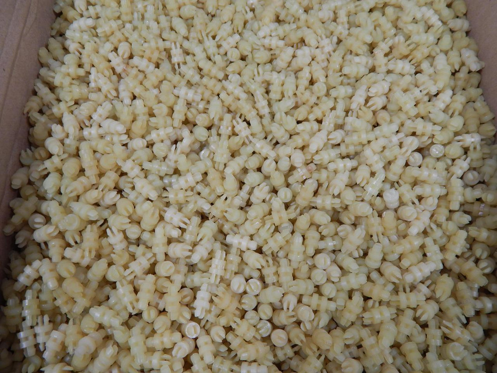 LOT OF 10000 196757 1/4" NYLON SUPPORT POSTS TYPE 1 T84016