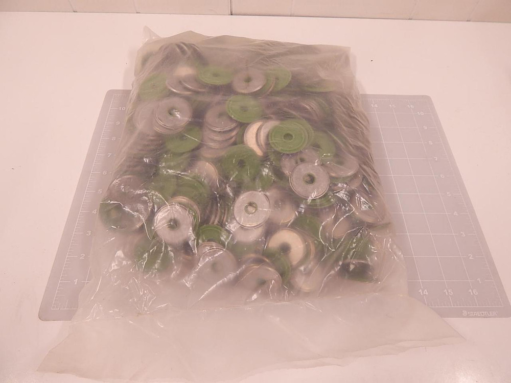 LOT OF 650 APM 75123 SCREWS & FASTENERS SELF SEALING WASHER OD 1.5" THREAD 3/8 T84820