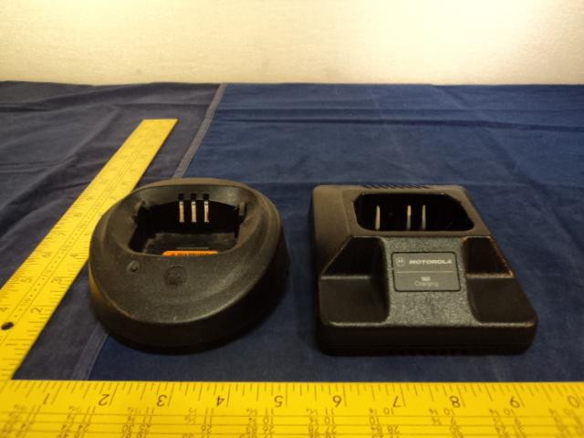 2 MOTOROLA  MOTOROLA LOT DESKTOP RAPID CHARGERS T10245