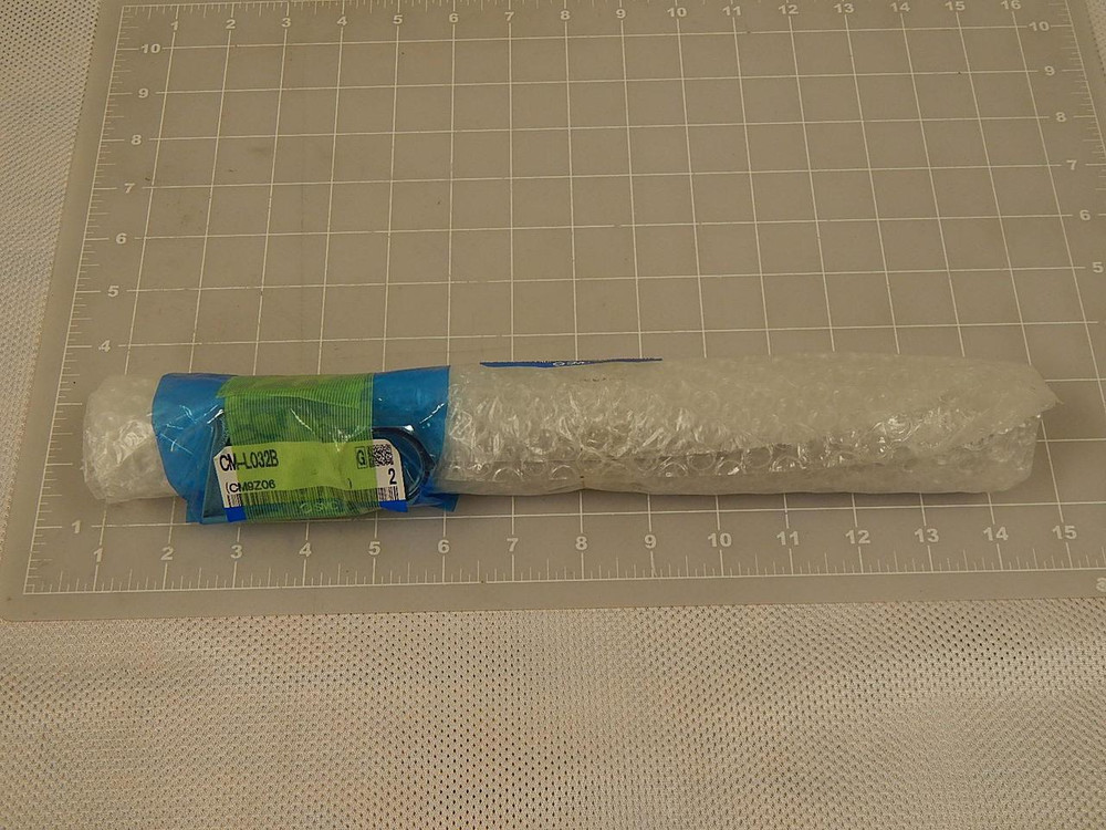 SMC CM2L25-200A CM-L032B PNEUMATIC CYLINDER W/ FOOT BRACKET T85875