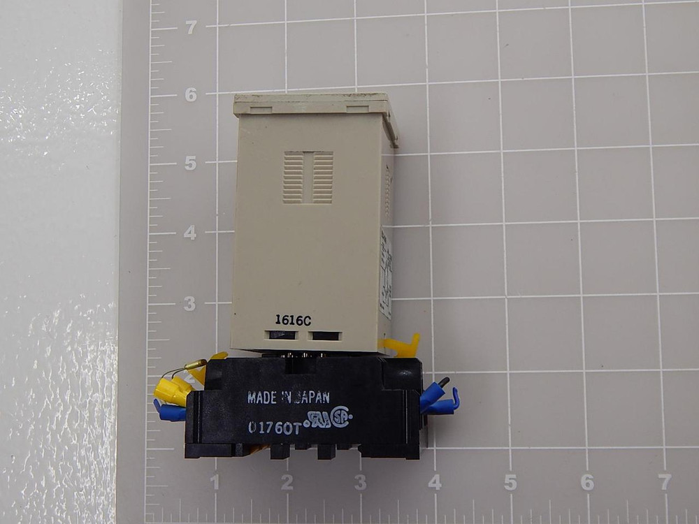 OMRON E2CA-AN4E E2CA-X5A PROXIMITY SENSOR AMPLIFIER (AC) T87916