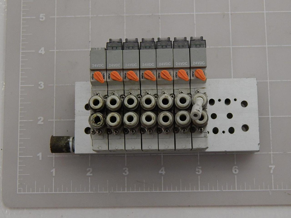 LOT OF 7 SMC SY3120 SOLENOID VALVES W/ MANIFOLD T88953