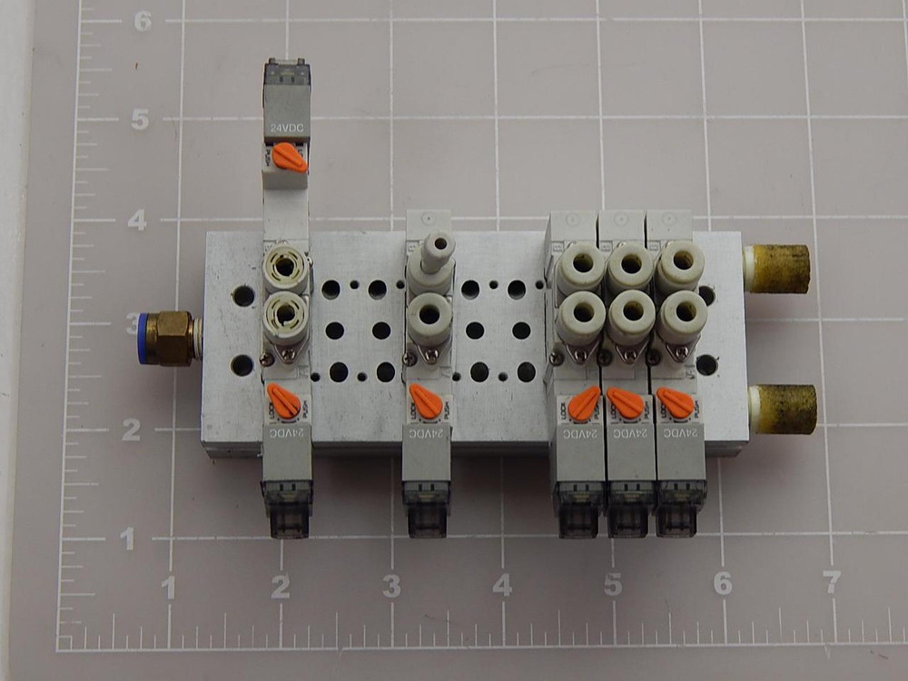 LOT OF 5 SMC SY3120-5LOZE PNEUMATIC VALVES W/ MANIFOLD T88974