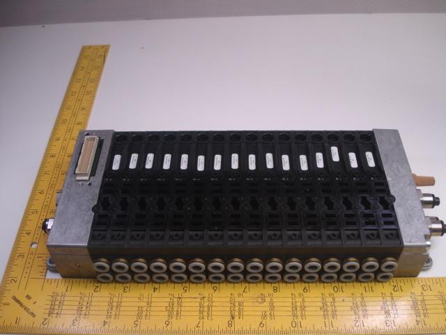 BOSCH ROXROTH 0-821758-020 VALVE END PILOT ASSEMBLY 24V T13729