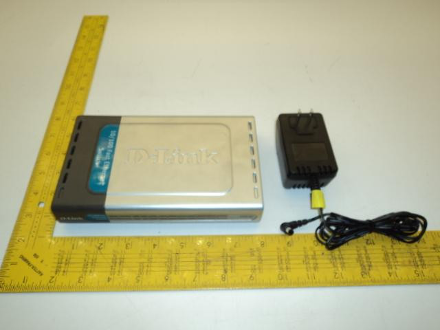 D-LINK DSS-8+ 8 PLUS 10/100 FAST ETHERNET SWITCH T17547