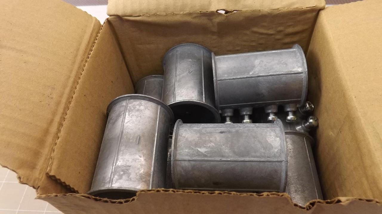 LOT OF 10 BRIDGEPORT 243-DC EMT COUPLING T26756