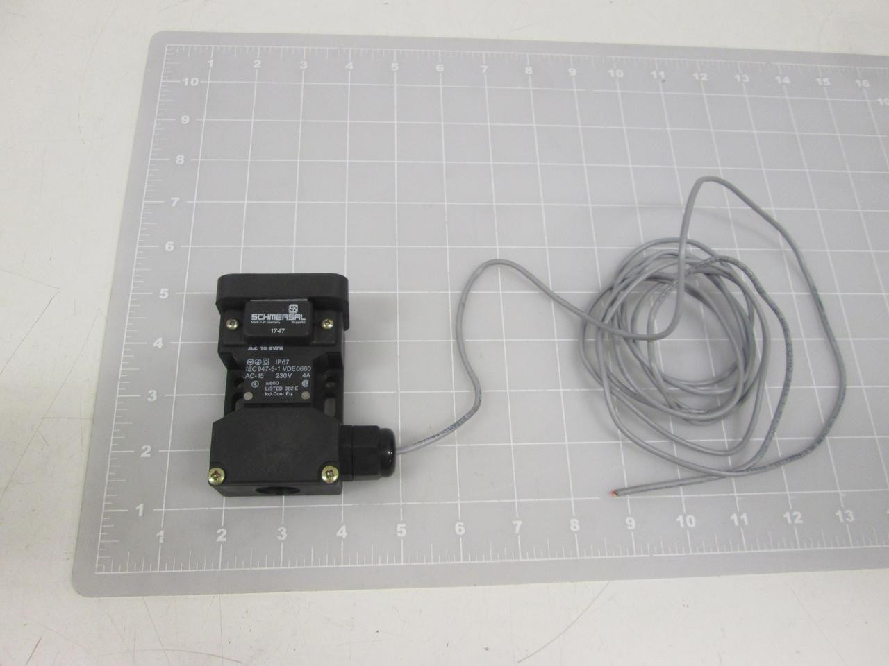 SCHMERSAL AZ 15ZVRK KEYED INTERLOCK T67363