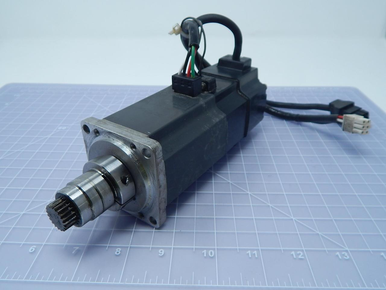 Mitsubishi HC-KFS43BG1K AC Servo Motor 400 W 3 AC 129 V 2.3 A 3000 r/min T106389 For Sale