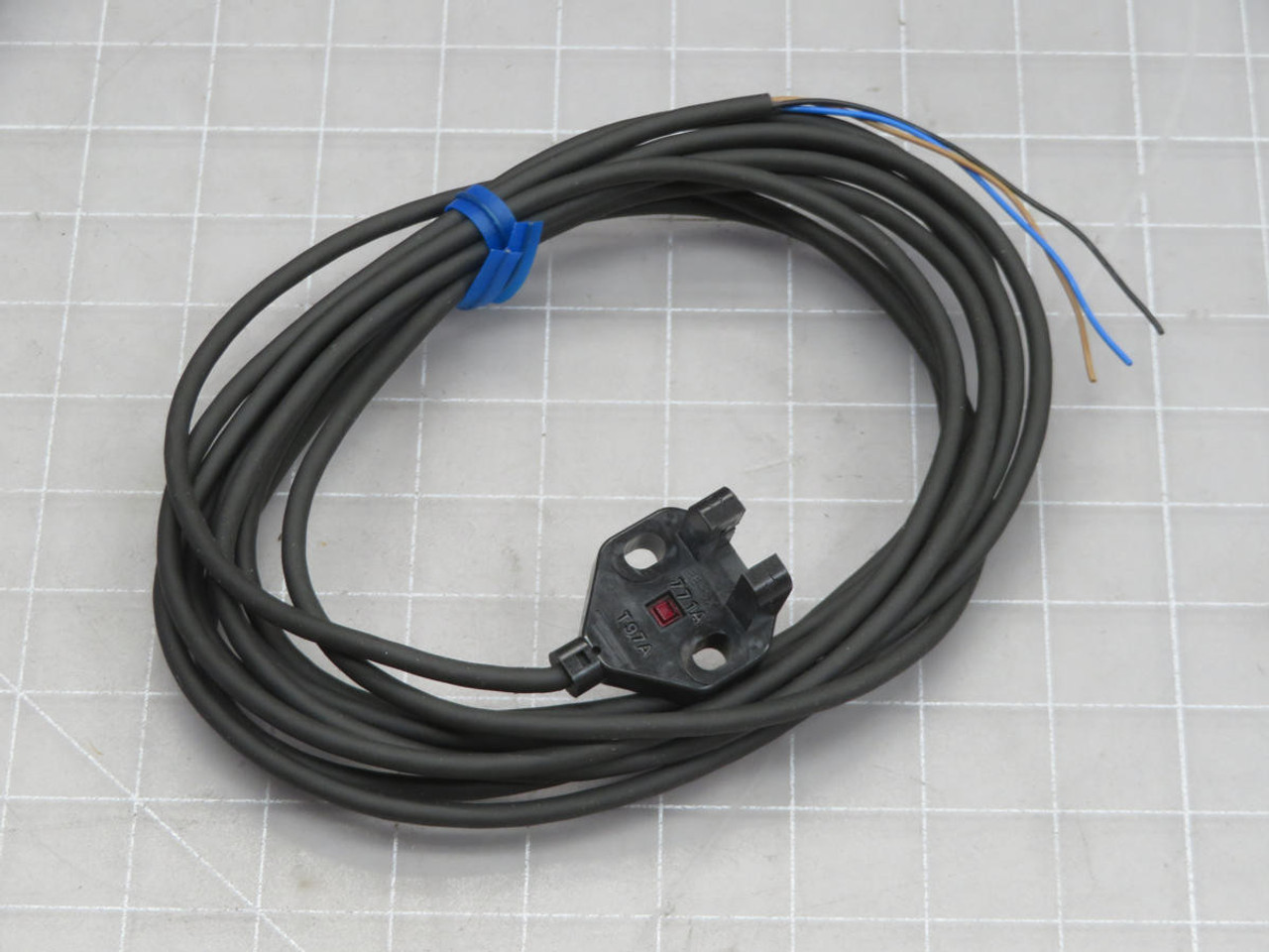 Omron  EE-SX771A  Optical Sensor Through-Beam 0.197