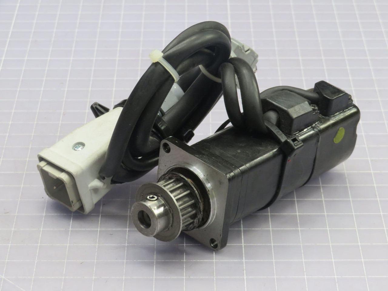 YASKAWA  SGMAH-01AAA-FJ21  AC SERVO MOTOR  For Sale
