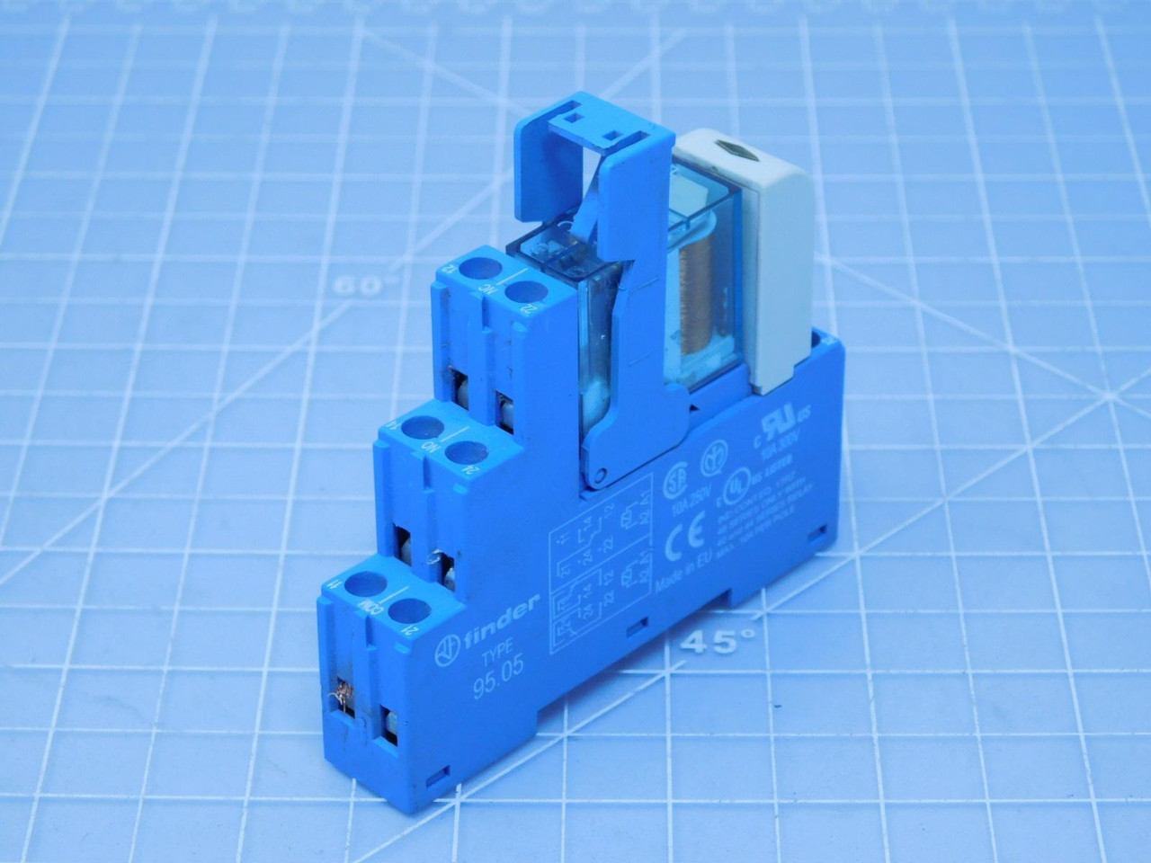 Finder Type 40.52 95.05   Relay w/ Base For Sale