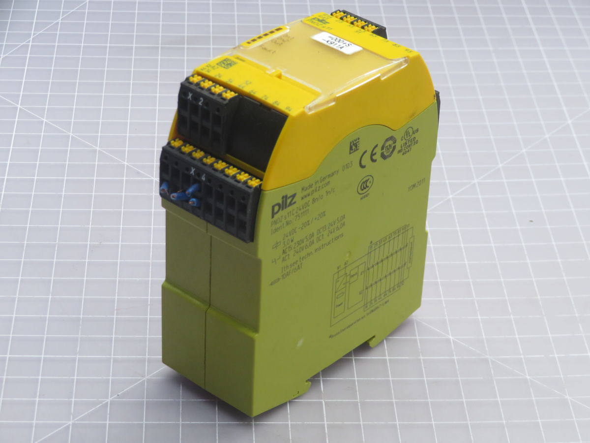 Relé De Segurança Pilz Pnoz S11c 24vdc 8n/o 1n/c 751111