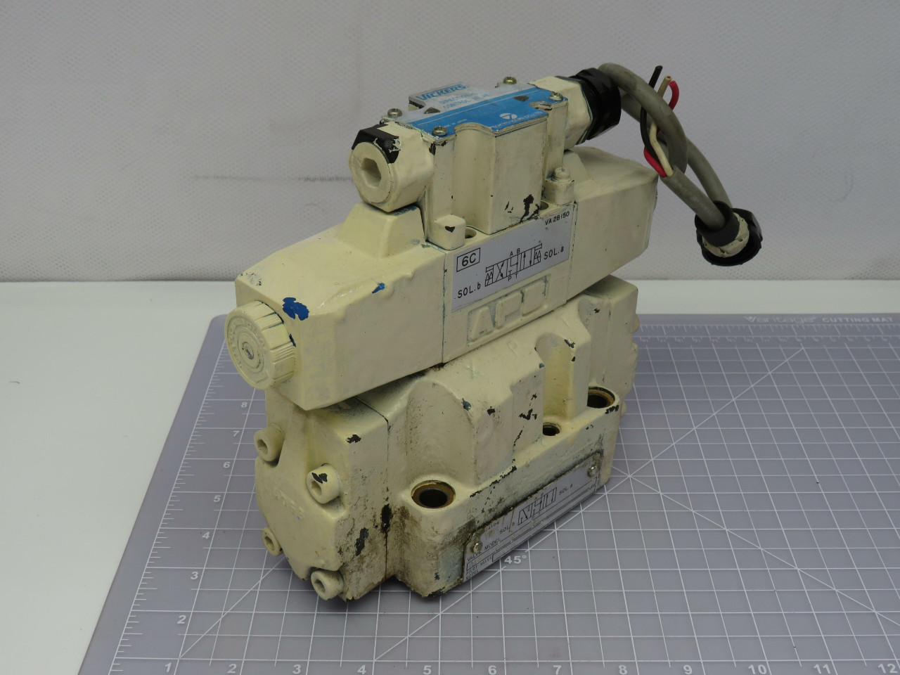 Vickers DG4VC M P7 H JA Directional Control Valve