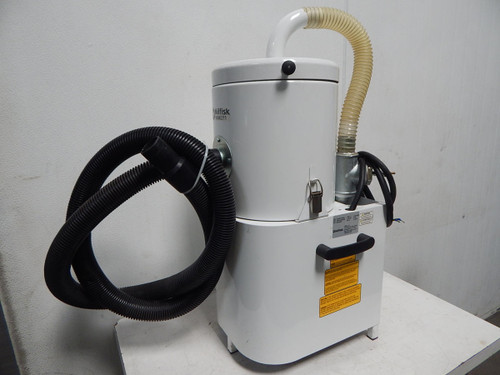 NILFISK VHW211 INDUSTRIAL VACUUM CLEANER M3297
