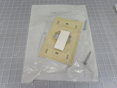 LOT OF 5 COMMSCOPE M14L-266 760181727 PROWHITE FACEPLATE T199439