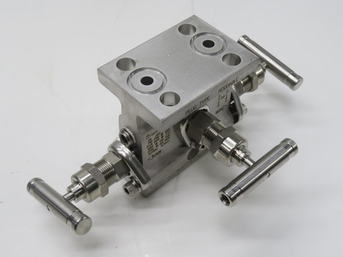 Swagelok   SS-M3PTF8-FL-TRL  Stainless Instrument Manifold Valve 750psi   For Sale