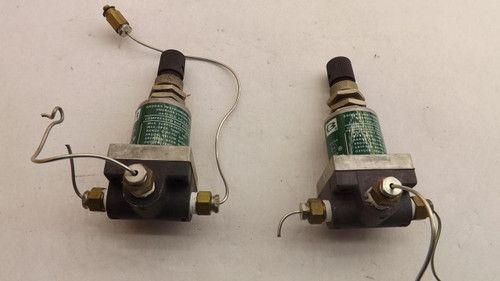 BROOKS INSTRUMENT / EMERSON ELECTRIC 772X / 8601B COMPRESSED GAS REGULATOR 250 PSI T22450