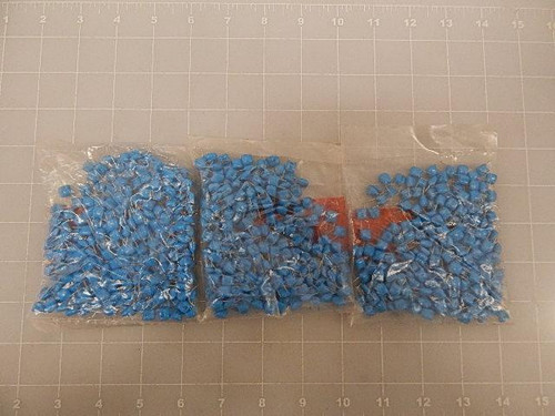 LOT OF 600 1H 151J SO PLASTIC FILM CAPACITOR T58508