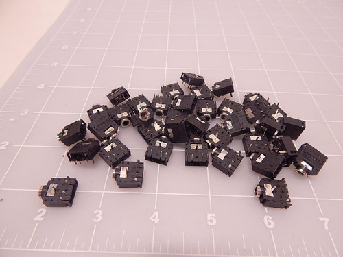 LOT OF 39 JY-3524-01-050 PHONE JACKS T75866