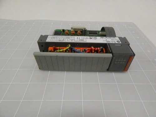 ALLEN BRADLEY 1746-OX8 40847-110-04A 40847-111-51 SLC 500 OUTPUT MODULE T73159