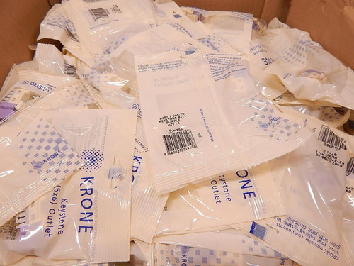 LOT OF 250 KRONE RJ11 PURPLE KEYSTONE (6X6) OUTLETS T78719