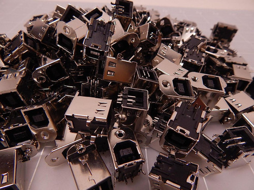 LOT OF 135 135928 CONNECTORS T78564