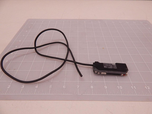 KEYENCE FS-V21R DUAL DISPLAY DIGITAL FIBEROPTIC SENSOR T80249