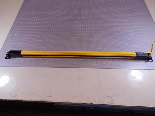 Banner SLPE14-690P8 Safety Light Curtain Emitter For Sale