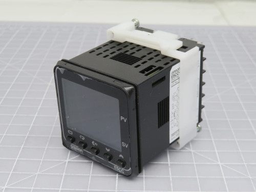 Omron   E5CC-QX3D5M-000  Digital Temperature Controller  For Sale