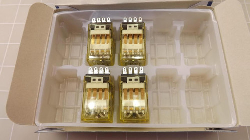 LOT OF 4 IDEC RY4S-U RELAY T24262