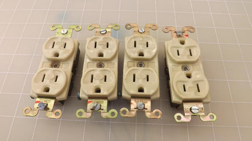 LOT OF 4 LEVITON WC-596/F 922B OUTLETS T29717