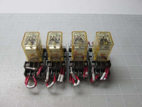 LOT OF 4 IDEC RY4S-U SY4S-05 RELAYS W/ SOCKET T52026