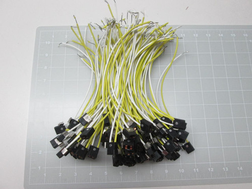 LOT OF 85 WE-02 LAMP SOCKET HARNESS T55677