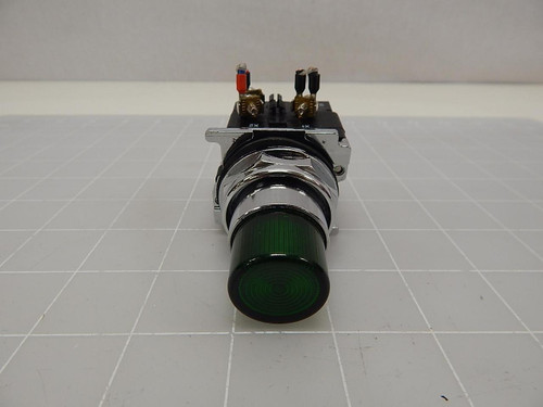 LOT OF 26 CUTLER HAMMER 10250T/91000T LIGHT T59432