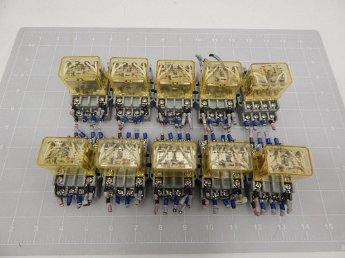 LOT OF 10 IDEC RH4B-UL RELAY T59621