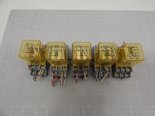 LOT OF 5 IDEC RR3B-U SR3B-05 RELAYS T59582