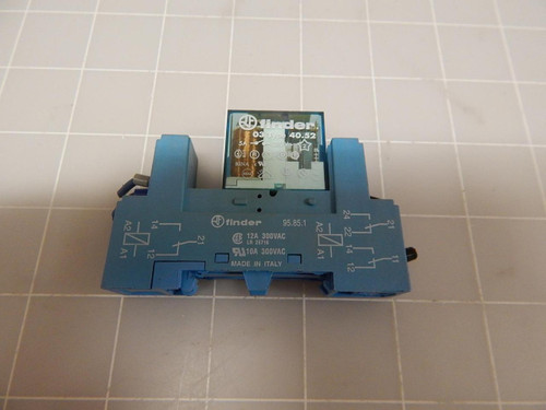FINDER 3 TYPE 40.52 95.85.1 RELAY W/ SOCKET T65807