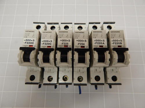 LOT OF 6 SIEMENS 5SY41 MCB C8 20KA SUPPLEMENTARY PROTECTOR  T65175