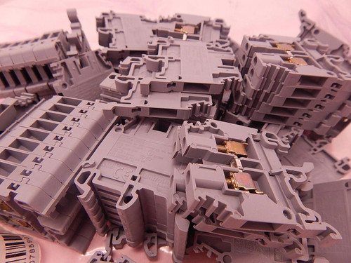 LOT OF 100 ENTRELEC M4/6 5116 TERMINAL BLOCK T82844
