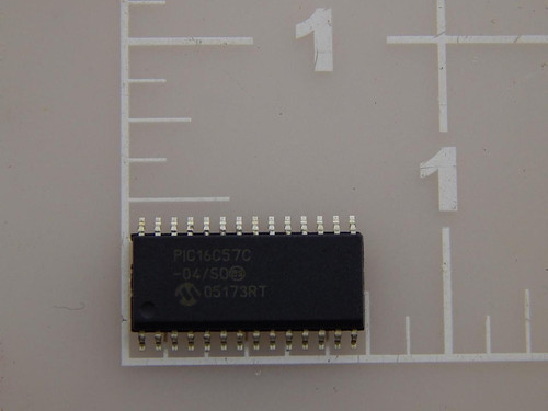LOT OF 68 MICROCHIP TECHNOLOGY PIC16C57C-04/SO 8-BIT MICROCONTROLLERS - MCU 3KB 72 RAM 20 I/O T88303