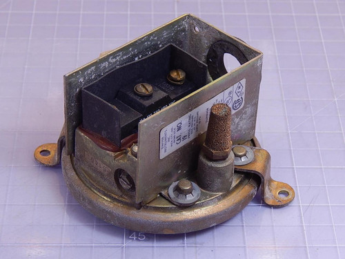 Dwyer Instruments 19 10 5 Compact Low Differential Pressure Switch T95922 For Sale