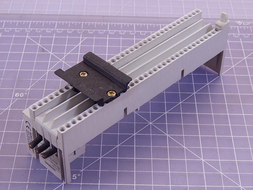 Siemens EN60439-1, 8US1 251-5DM07, 8ZX1012-0US101BA1 Busbar Adapter For Sale