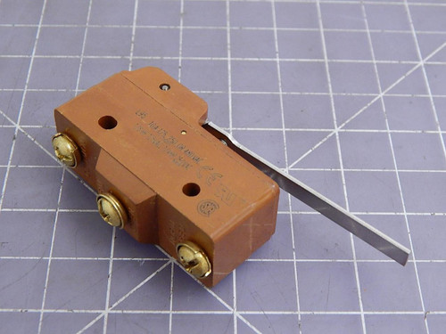 Lot of 80 Micro Switch BZ-RW8435051-A2 Basic / Snap Action Switches 10 A 125, 250 Or 480 VAC T102721 For Sale