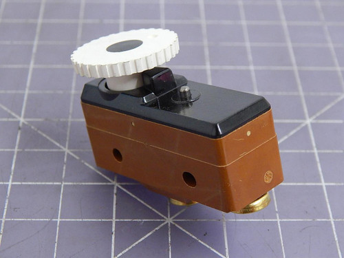 Lot of 4 Honeywell 129589 Basic / Snap Action Switches T102744 For Sale