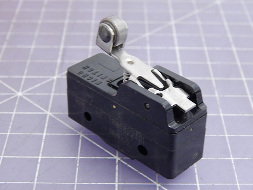 Lot of 50 Micro Switch BZ-7RWT822101 Basic / Snap Action Switches BASIC SW SPDT 15 A 250VAC ROLLER LEVER T102852 For Sale