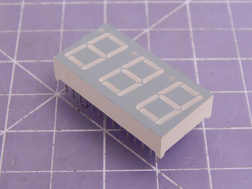 Lot of 150 MST6410C LED Displays & Accessories .56" 3-DI GN GY FACE T101913 For Sale