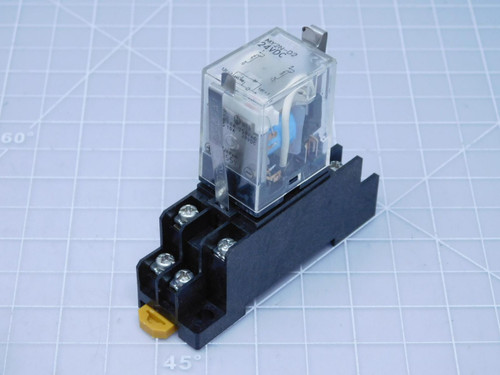 Lot of 8 Omron  MY2N-D2    Relays 24 VDC w/ Bases 7 A 250 V Max For Sale