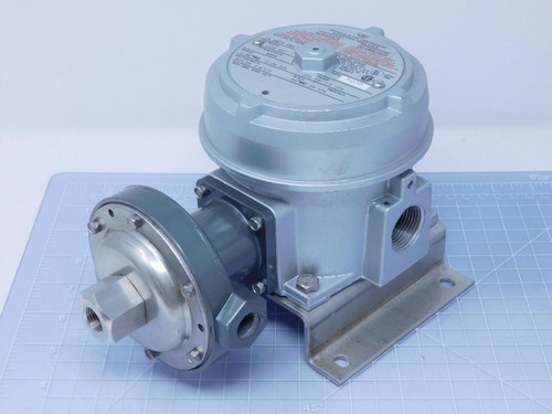 United Electric Controls J120 551    Pressure Switch 15 A 480 VAC For Sale