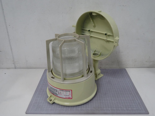 Thomas & Betts DHP17C04R-R5P-B2E  Unipak With Refractor Guard Lamp Wall Mount Pulse  Clas  T2B 120 V  1.66 Amp  For Sale