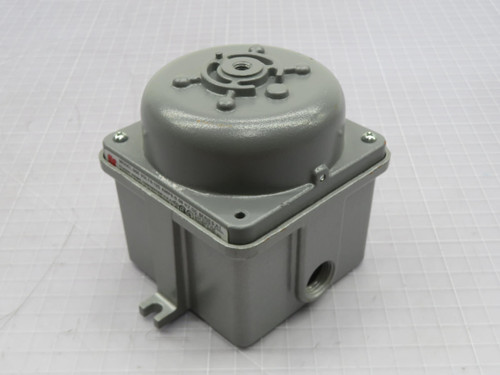 Federal Signal  600 VOLTS  Electrical Outlet Box  For Sale